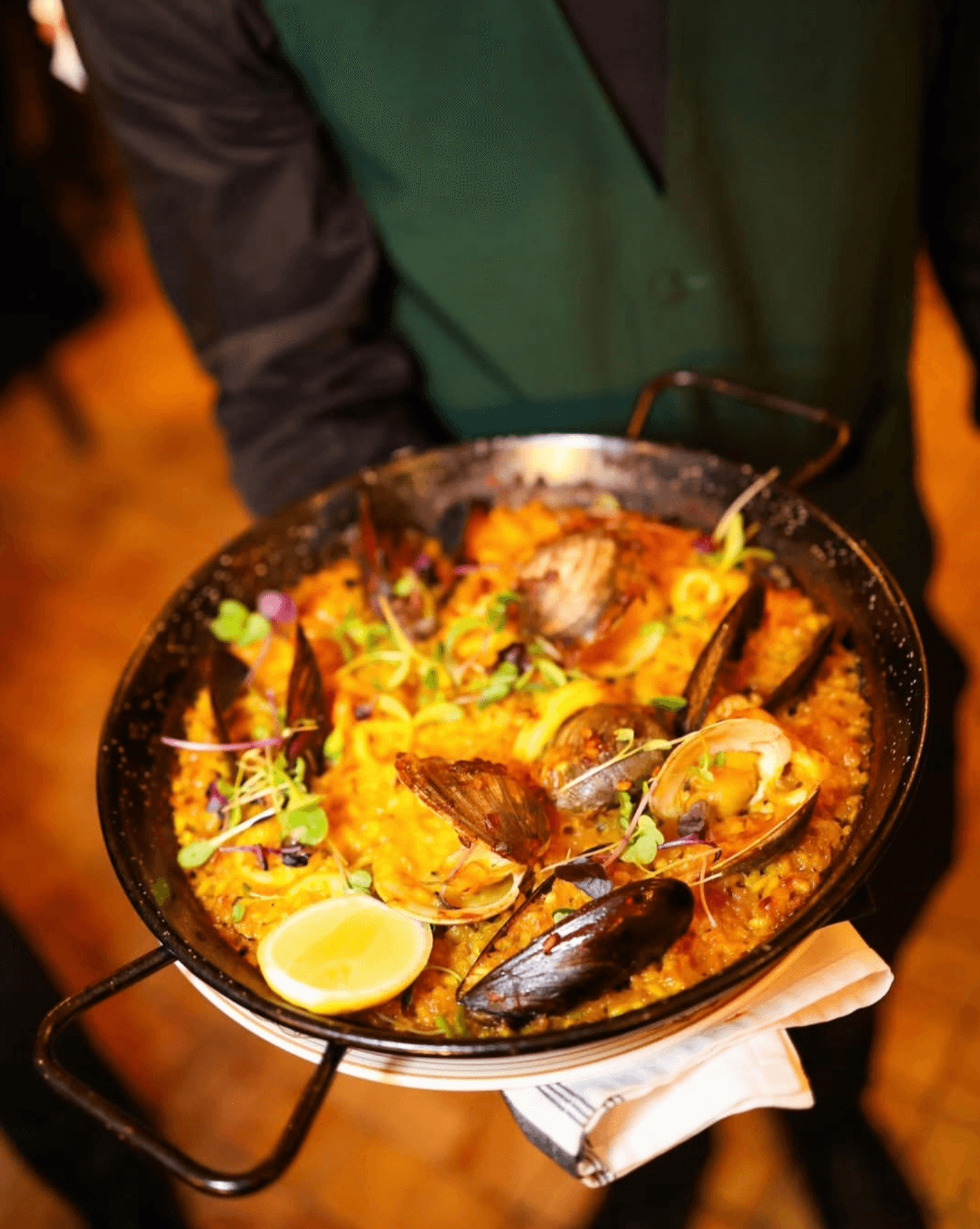 Arnaud's Steak & Seafood — bar and atmosphere