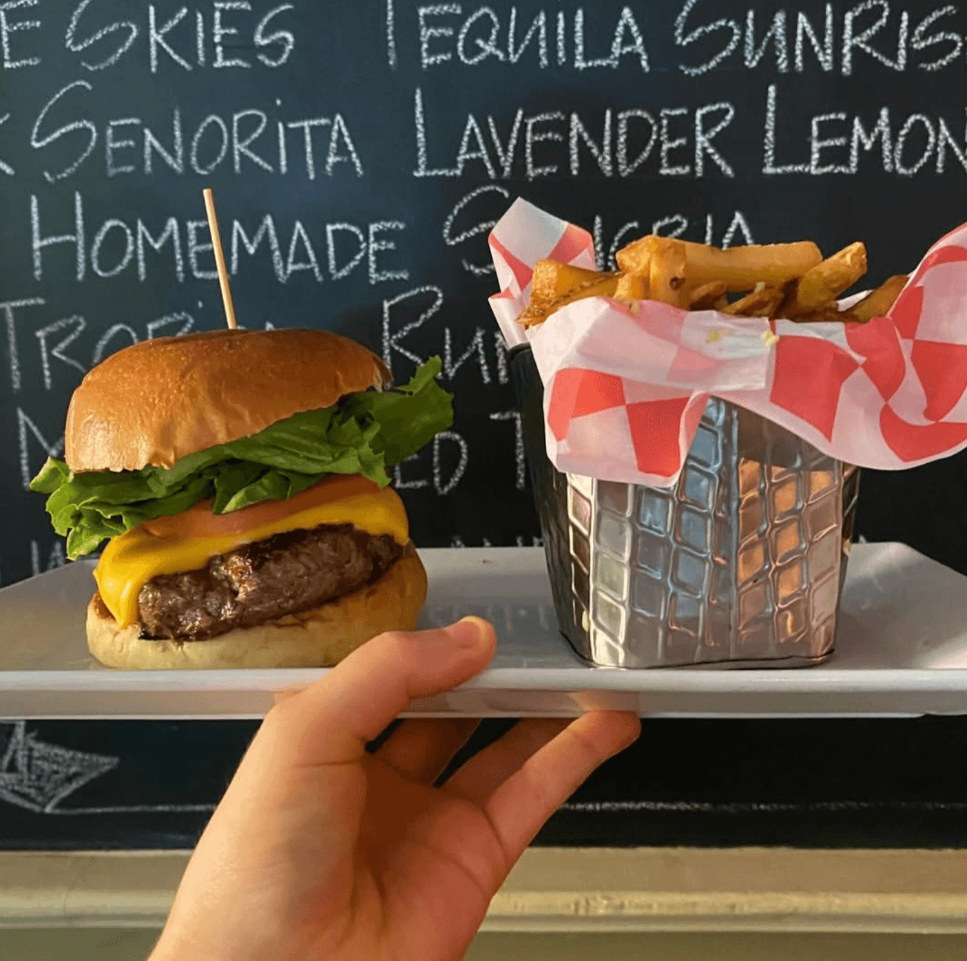 Bronx Burger House — bar and atmosphere