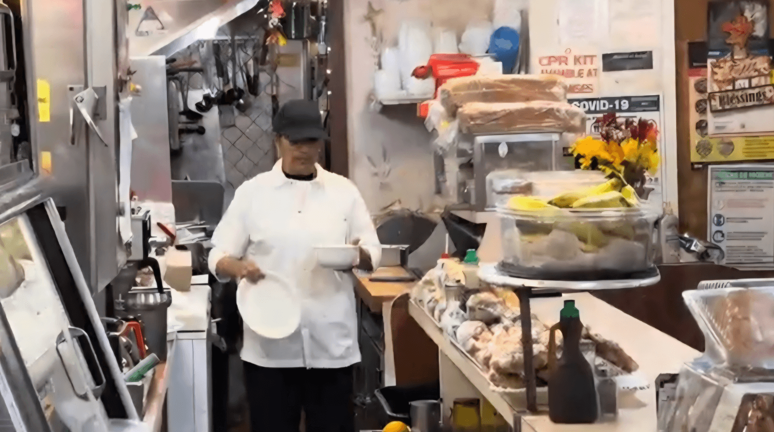 Noni's Coffee Shop — dining room