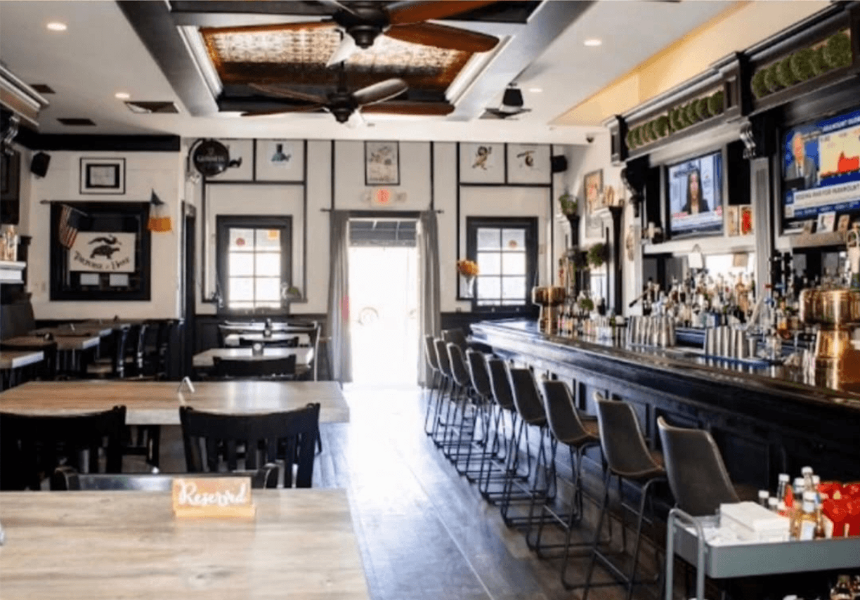 Tortoise & Hare Gastro Pub — bar and dining room